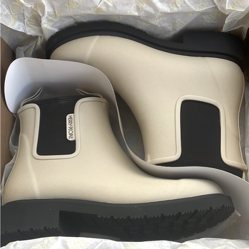 Merry people Bobbi ankle boot size 36 in sand. New out of the box never worn.